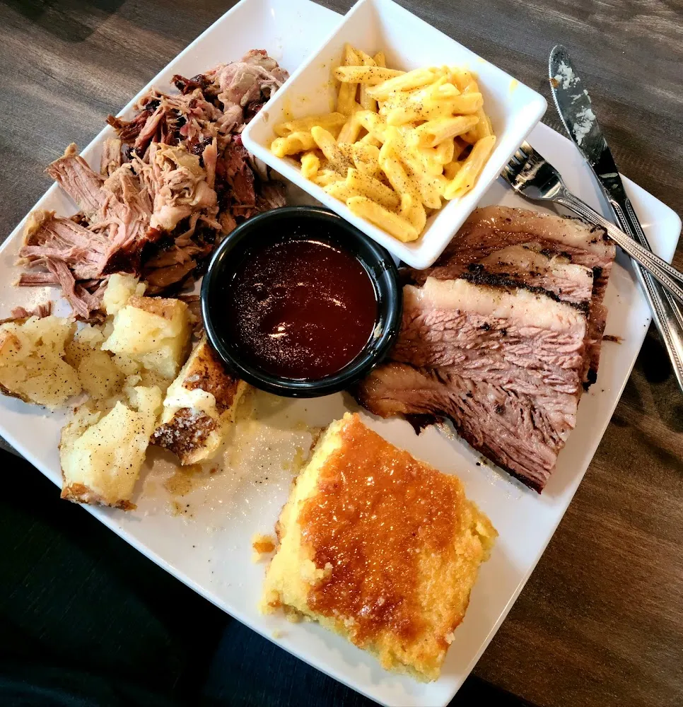Brisket and Pulled Pork Plate